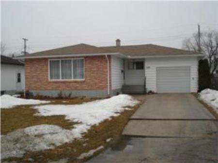Main Photo: 239 Bancroft Bay: Residential for sale (Crestview) : MLS®# 1003915