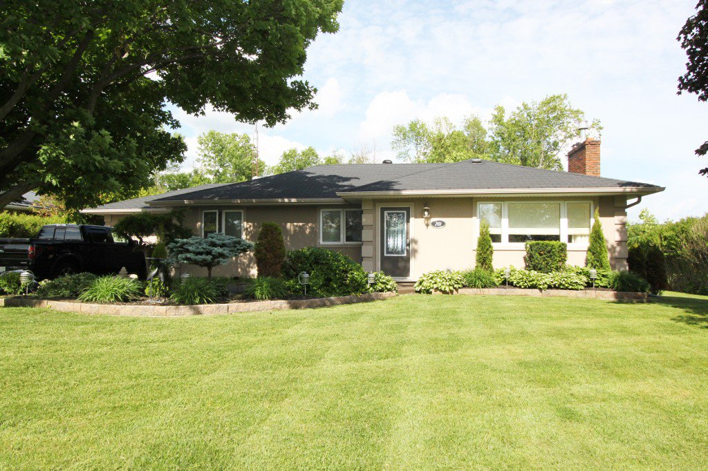 Main Photo: 2101 Courtice Road: Courtice Freehold for sale (Durham) : MLS®# E3231392