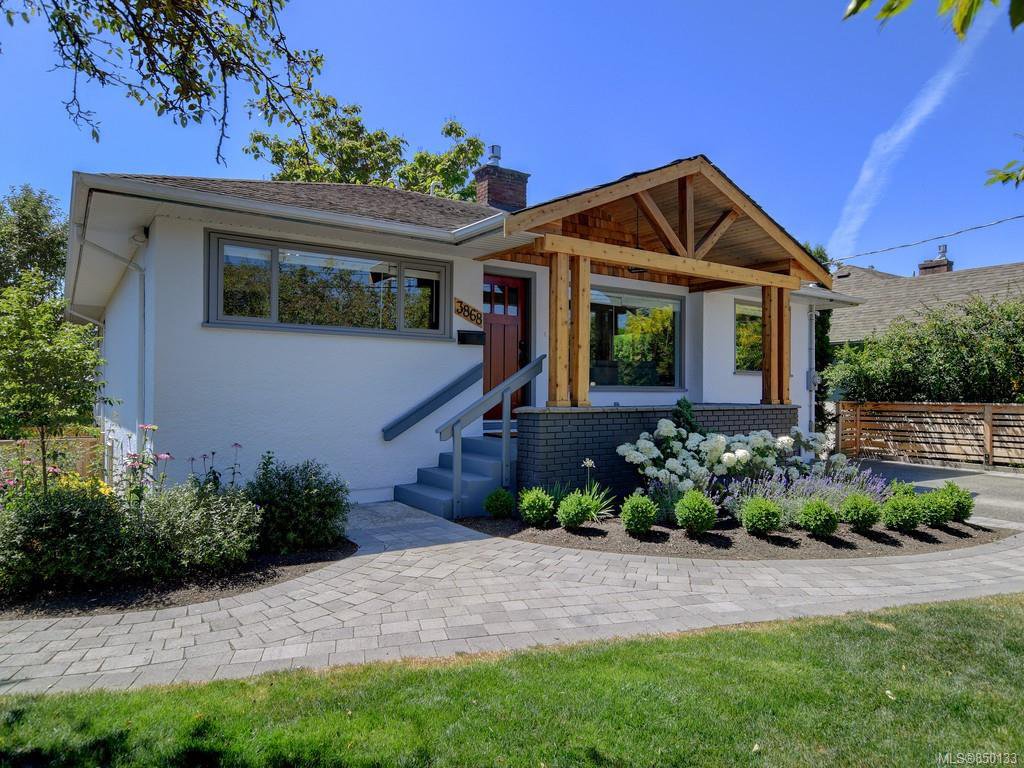 Main Photo: 3868 Carey Rd in : SW Tillicum House for sale (Saanich West) : MLS®# 850133