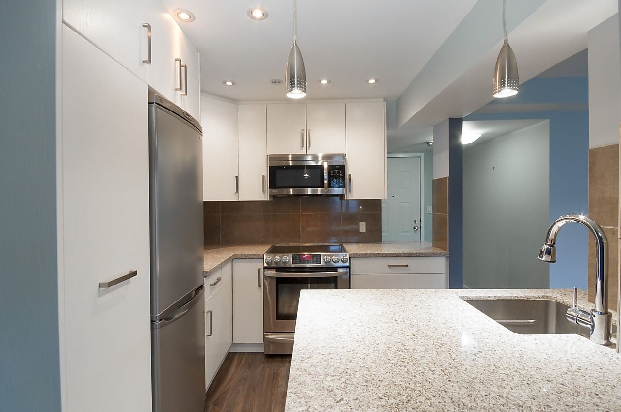 Main Photo: 11 1949 W 8TH AVENUE in Vancouver: Kitsilano Condo for sale (Vancouver West) : MLS®# R2134042