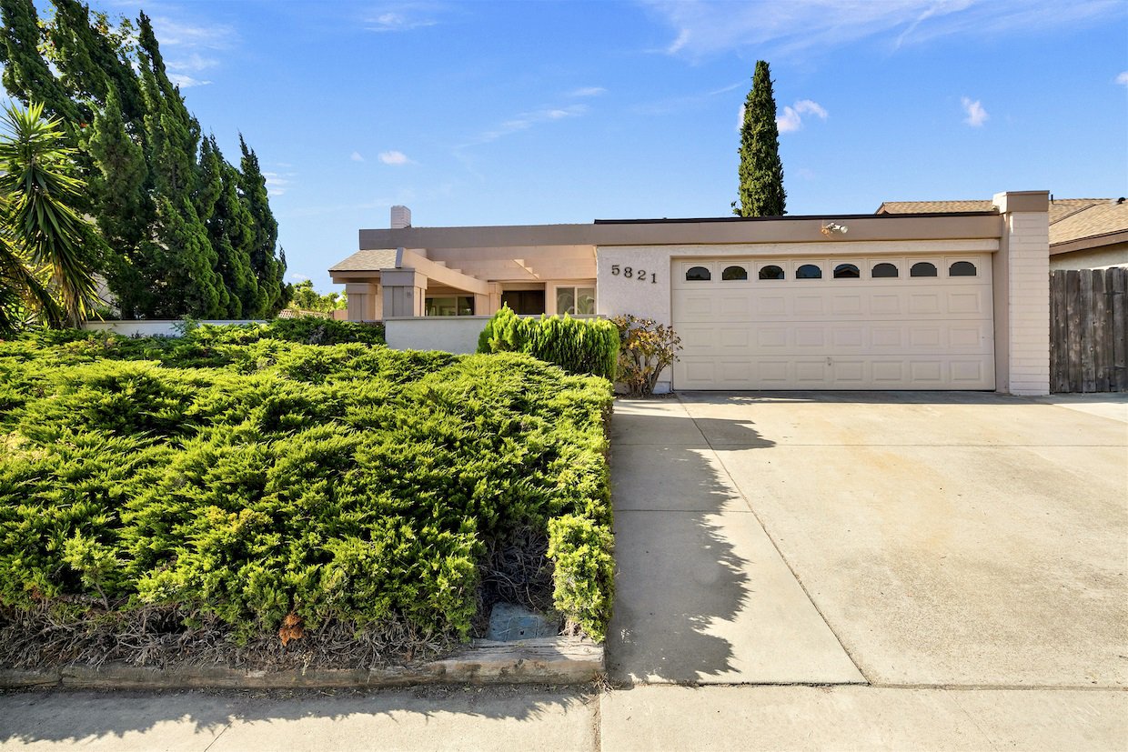 Main Photo: TIERRASANTA House for sale : 4 bedrooms : 5821 Antigua Blvd in San Diego