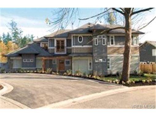 Main Photo: 564 Caselton Pl in VICTORIA: SW Royal Oak Row/Townhouse for sale (Saanich West) : MLS®# 336824