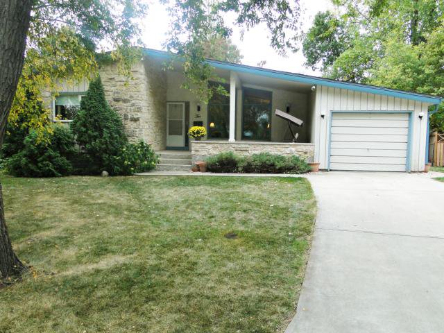 Main Photo: 10 Livingston Place in WINNIPEG: Fort Garry / Whyte Ridge / St Norbert Residential for sale (South Winnipeg) : MLS®# 1219563