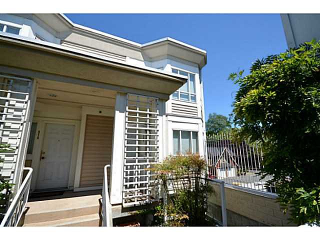 Main Photo: Trafalgar Mews 2 bedroom Townhouse with a View
