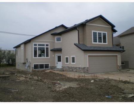 Main Photo: 22 ROBIN'S NEST: Residential for sale (Inkster Gardens) : MLS®# 2715631