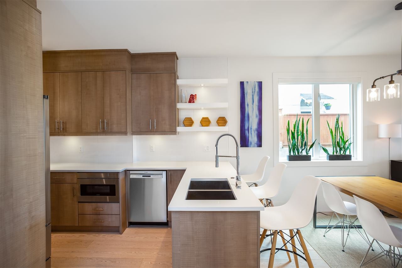 Main Photo: 210 E 18TH STREET in North Vancouver: Central Lonsdale House 1/2 Duplex for sale : MLS®# R2372911
