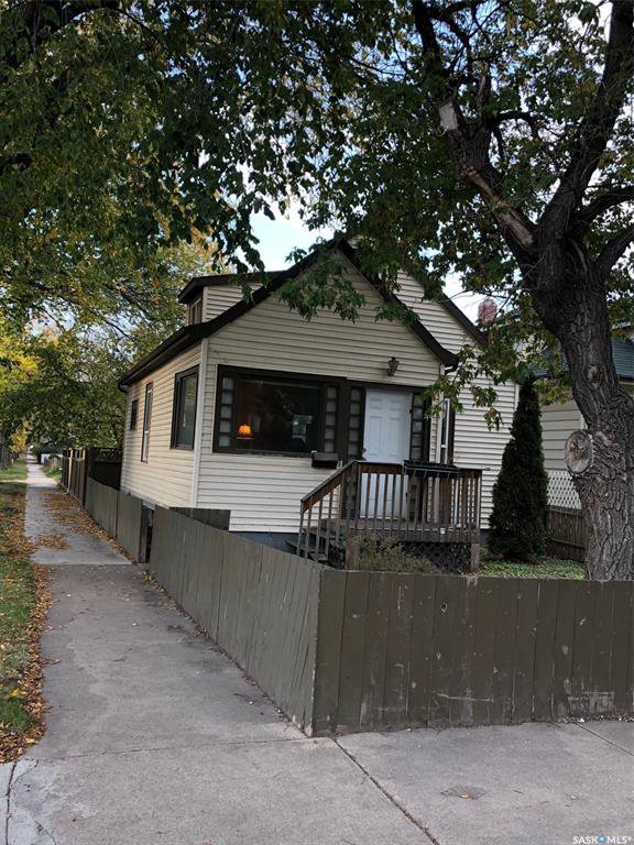 Main Photo: 220 31st Street West in Saskatoon: Caswell Hill Residential for sale : MLS®# SK786817