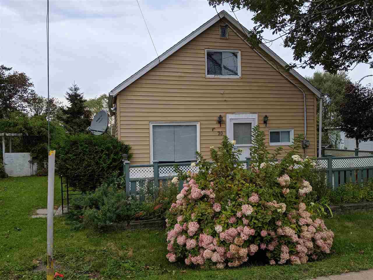 Main Photo: 70 Bridge Avenue in Stellarton: 106-New Glasgow, Stellarton Residential for sale (Northern Region) : MLS®# 202001087