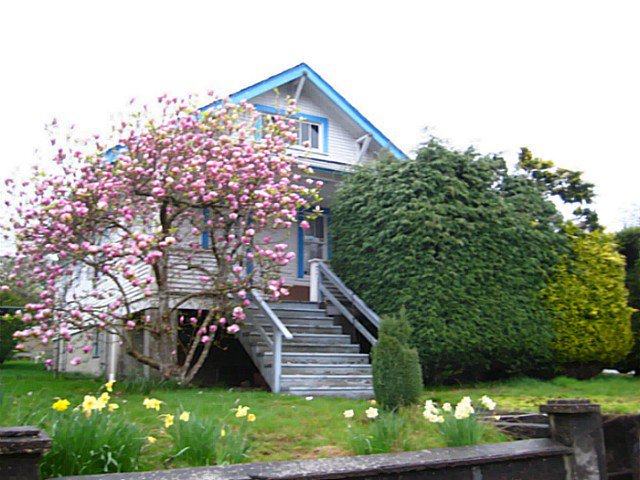 Main Photo: 1801 8TH Avenue in New Westminster: West End NW House for sale : MLS®# V1001547