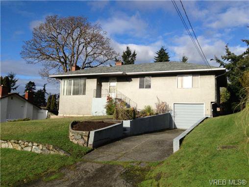 Main Photo: 580 Peto Place in Victoria: SW Glanford House for sale (Saanich West)