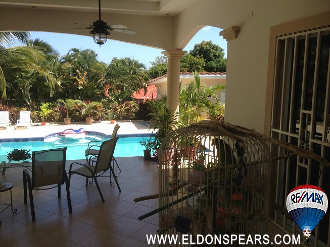Beautiful home for sale in Coronado - Patio area and large pool
