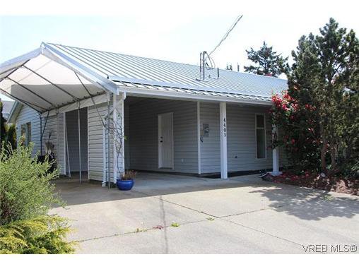 Main Photo: 4405 Majestic Dr in VICTORIA: SE Gordon Head House for sale (Saanich East) : MLS®# 638665
