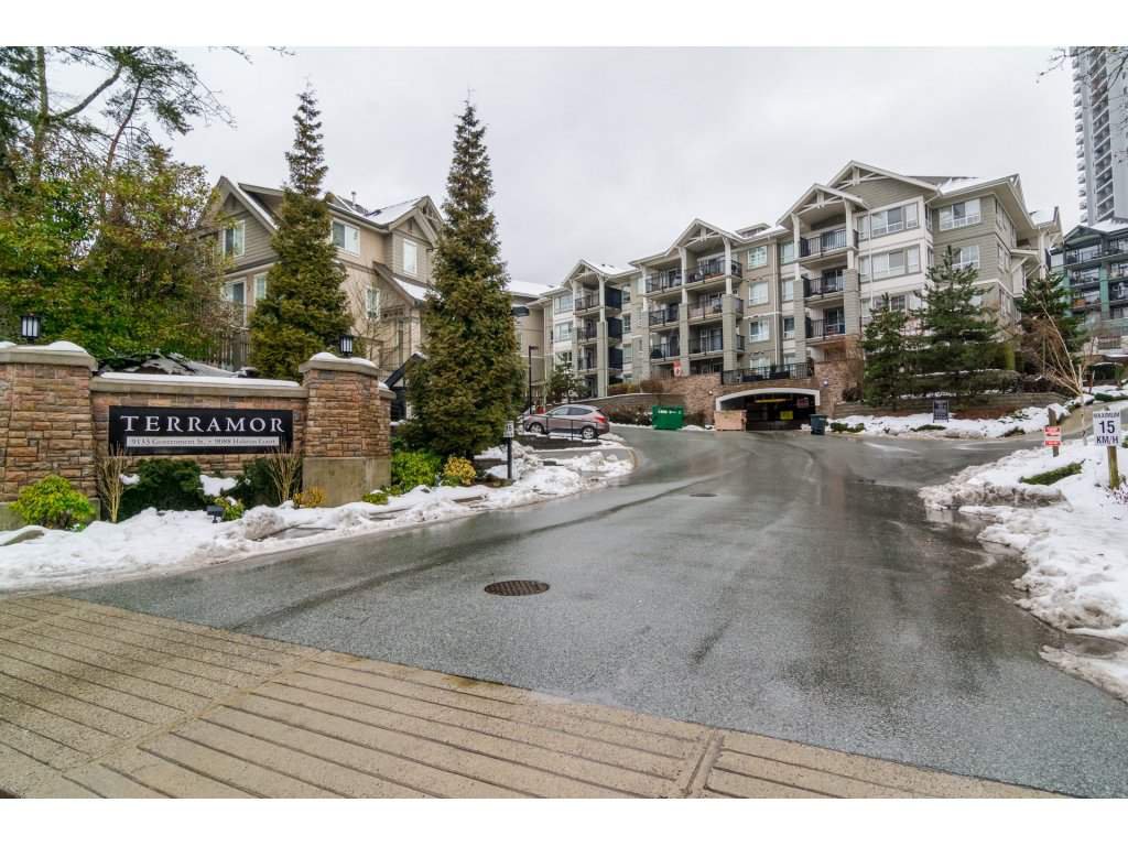 Main Photo: 108 9233 GOVERNMENT STREET in Burnaby: Government Road Condo for sale (Burnaby North) : MLS®# R2136927