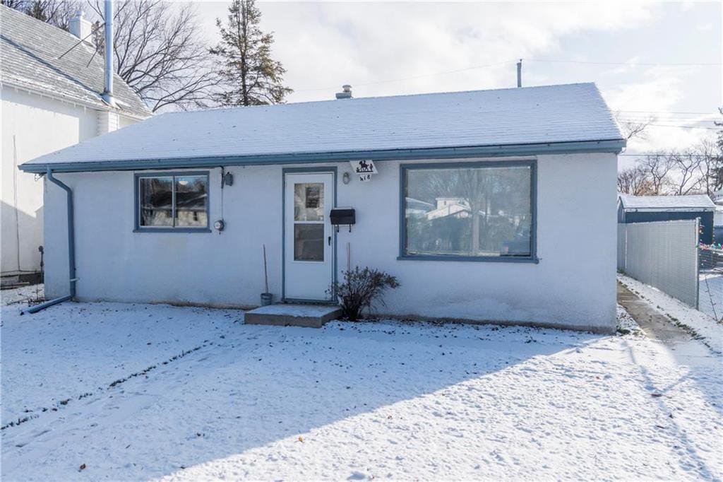 Main Photo: 418 Harvard Avenue West in Winnipeg: West Transcona Residential for sale (3L) : MLS®# 1930494