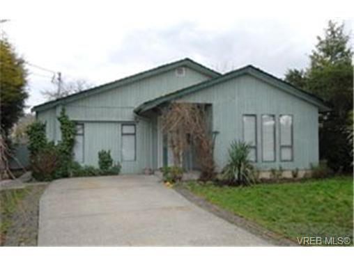Main Photo: 4171 Douglas Street in VICTORIA: SE High Quadra Single Family Detached for sale (Saanich East) : MLS®# 242697