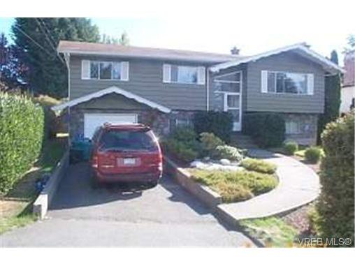 Main Photo: 779 Lily Ave in VICTORIA: SE High Quadra House for sale (Saanich East) : MLS®# 321641
