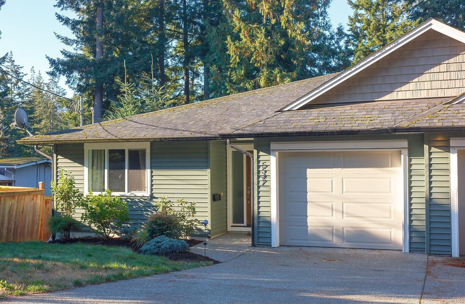 Main Photo: 5547 Big Bear Ridge in : Na Pleasant Valley Half Duplex for sale (Nanaimo) : MLS®# 857850