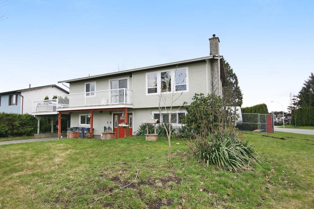 Main Photo: 17516 63RD AVENUE in Surrey: Cloverdale BC House for sale (Cloverdale) : MLS®# R2148933