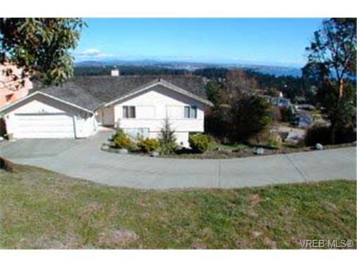 Main Photo: 684 Townview Terr in VICTORIA: Co Triangle House for sale (Colwood) : MLS®# 281834