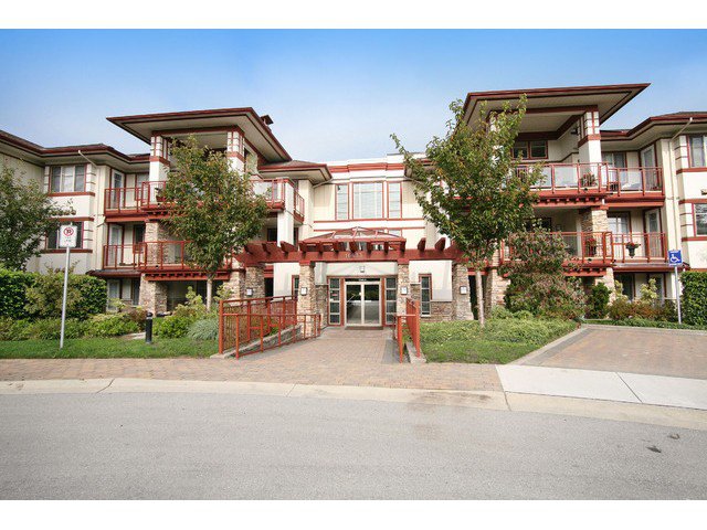 Main Photo: # 205 16433 64 AV in Surrey: Cloverdale BC Condo for sale (Cloverdale) : MLS®# F1436529