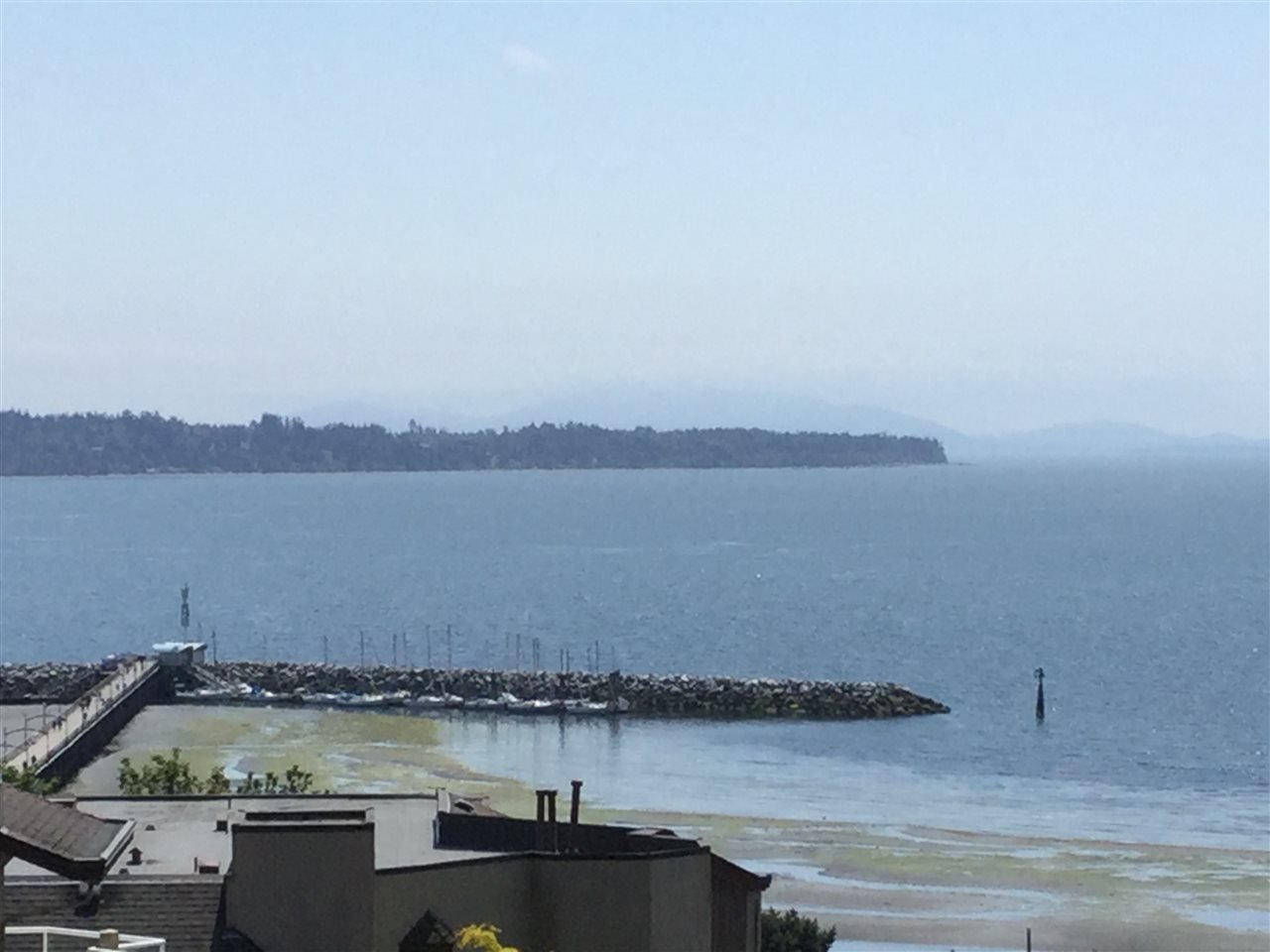Main Photo: 403 15025 VICTORIA AVENUE: White Rock Condo for sale (South Surrey White Rock) : MLS®# R2073112