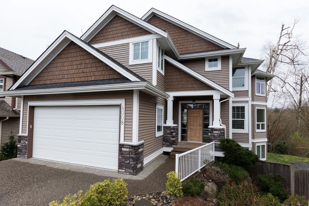 Main Photo: 4008 Caves Court in Abbotsford: Abbotsford East House for sale