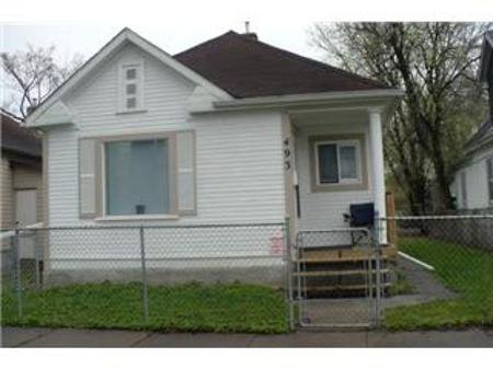 Main Photo: 493 BOYD Avenue in Winnipeg: Residential for sale (Canada) : MLS®# 1108523