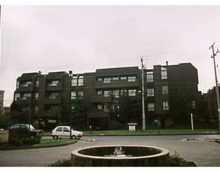 Main Photo: 216 - 8600 Ackroyd Rd: Condo for sale (Town Centre) : MLS®# V366545