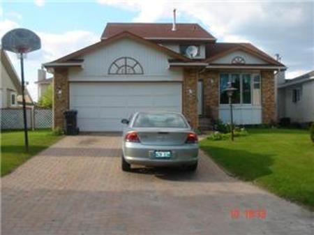 Main Photo: 23 CHOCHINOV Avenue in Winnipeg: Residential for sale (Canada) : MLS®# 1104533