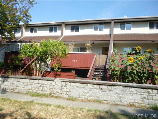 Main Photo: 9 954 Queens Ave in VICTORIA: Vi Central Park Row/Townhouse for sale (Victoria) : MLS®# 635707