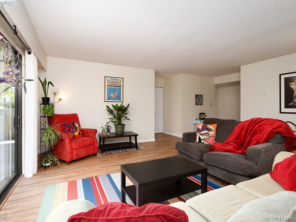 Main Photo: 205 1615 Belcher Ave in VICTORIA: Vi Jubilee Condo for sale (Victoria) : MLS®# 838157