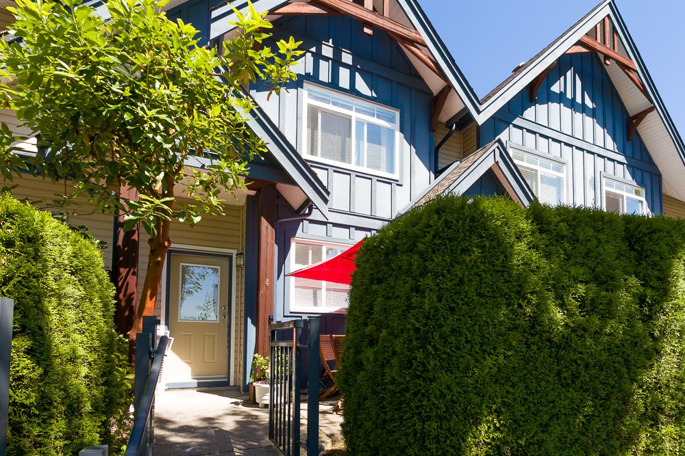 Main Photo: #4 50 Panorama Place in Port Moody: Condo for sale : MLS®# V1018648