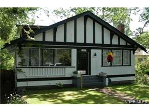 Main Photo: 1187 Hewlett Place in VICTORIA: OB South Oak Bay Single Family Detached for sale (Oak Bay) : MLS®# 246731