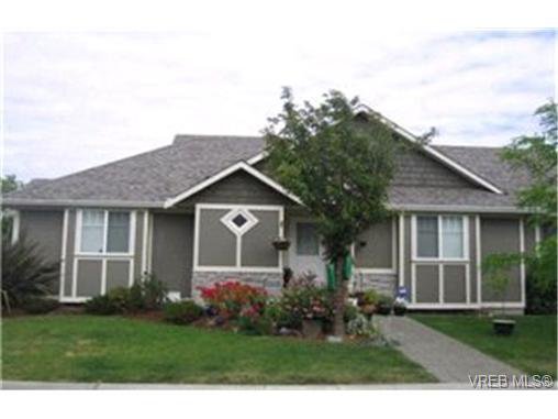 Main Photo: in VICTORIA: SW Glanford House for sale (Saanich West) : MLS®# 368771