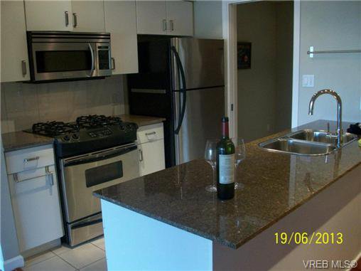 Main Photo: 611 160 Wilson St in VICTORIA: VW Victoria West Condo for sale (Victoria West) : MLS®# 643849