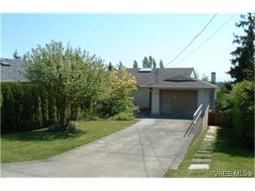 Main Photo: in VICTORIA: SE High Quadra House for sale (Saanich East) : MLS®# 431727