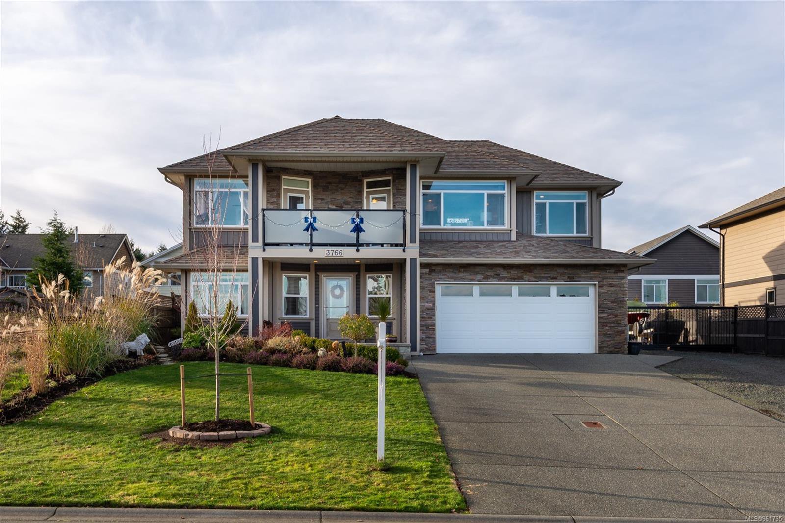 Main Photo: 3766 Valhalla Dr in : CR Willow Point House for sale (Campbell River) : MLS®# 861735