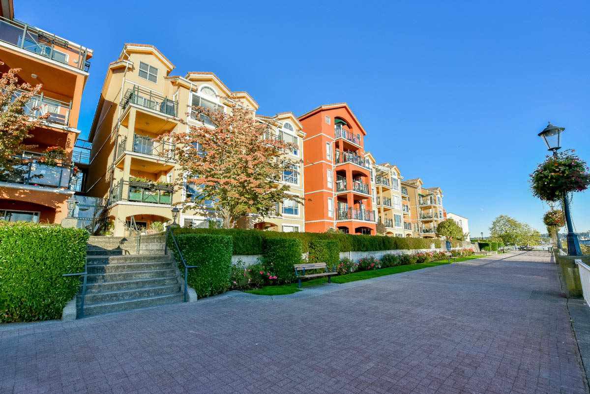 Main Photo: 124 3 RIALTO COURT in New Westminster: Quay Condo for sale : MLS®# R2117666