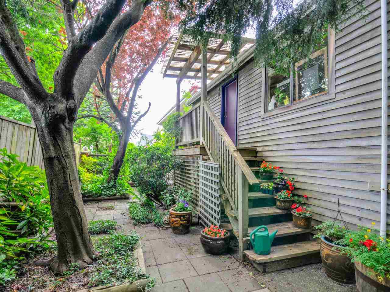 Main Photo: 4085 TRIUMPH STREET in Burnaby: Vancouver Heights House for sale (Burnaby North) : MLS®# R2341196