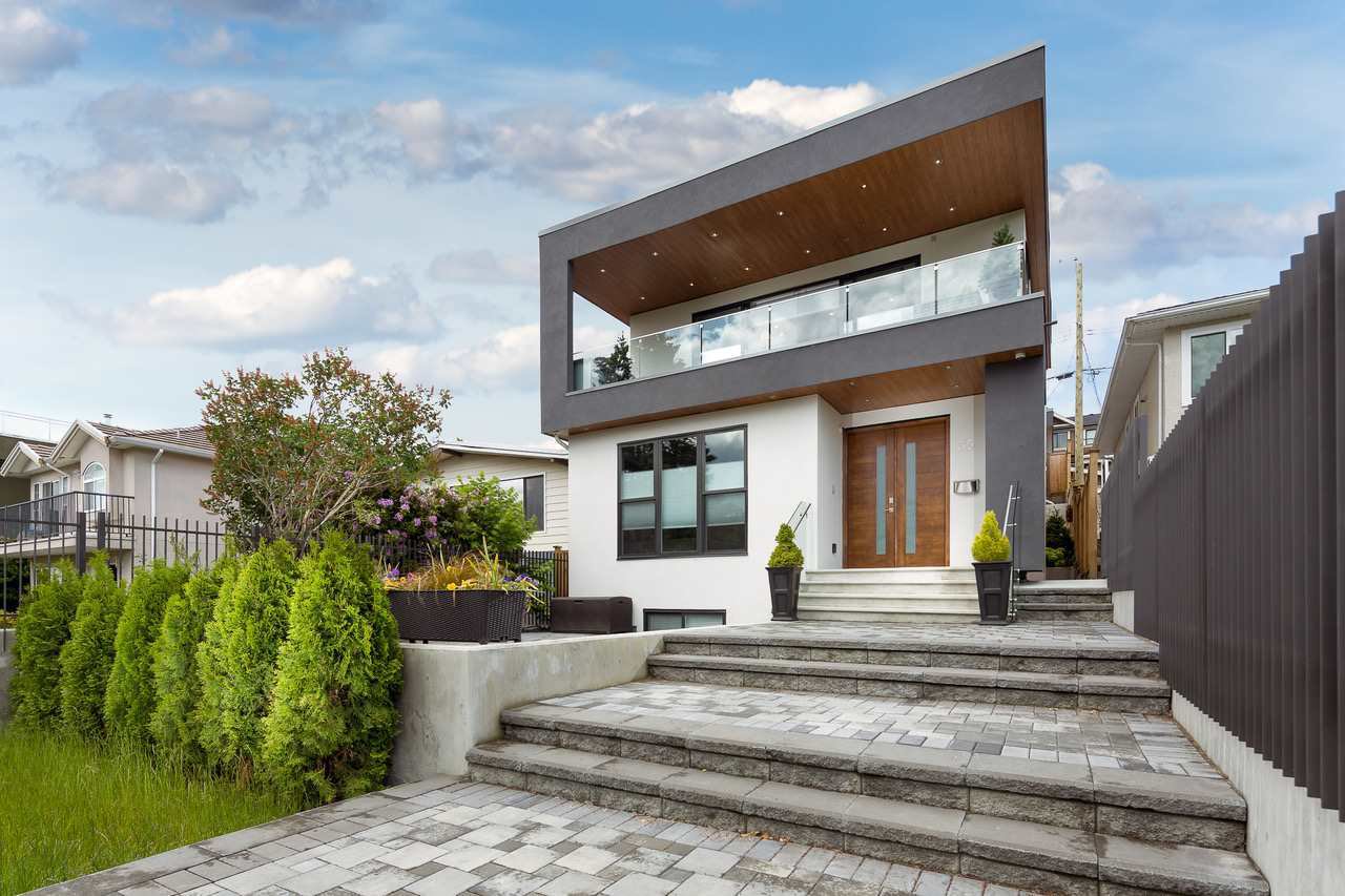 Main Photo: 35 ELLESMERE AVENUE in Burnaby: Capitol Hill BN House for sale (Burnaby North) : MLS®# R2365507