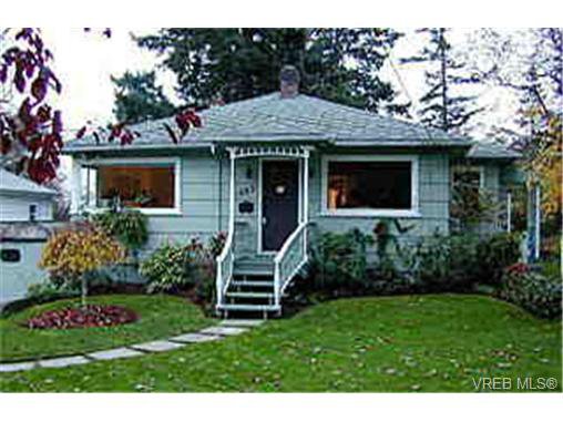 Main Photo: 1085 W Burnside Rd in VICTORIA: SW Strawberry Vale House for sale (Saanich West) : MLS®# 250135