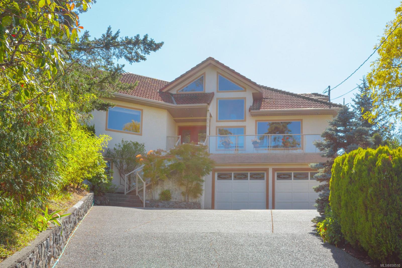 Main Photo: 1785 Cedar Hill Cross Rd in : SE Mt Tolmie House for sale (Saanich East) : MLS®# 858510