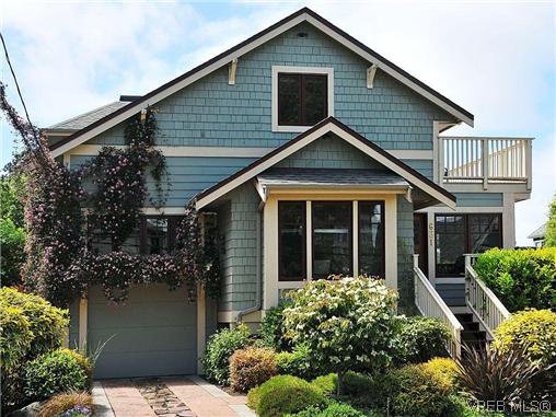 Main Photo: 631 Avalon Rd in VICTORIA: Vi James Bay Half Duplex for sale (Victoria) : MLS®# 640799