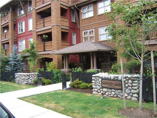 Main Photo: 209 675 PARK CRESCENT in New Westminster: GlenBrooke North Condo for sale : MLS®# R2065075