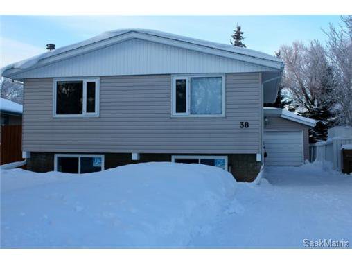 Main Photo: 38 THORN Crescent in Regina: Glencairn Single Family Dwelling for sale (Regina Area 04) : MLS®# 451317