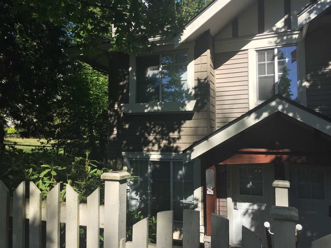 Main Photo: 7320 SALISBURY AVENUE in Burnaby: Highgate Townhouse for sale (Burnaby South) : MLS®# R2066177