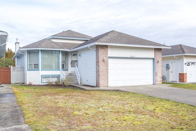 Main Photo: 19641 MAPLE PLACE in Pitt Meadows: Mid Meadows House for sale : MLS®# R2027761