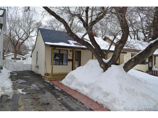 Main Photo: 421 Taylor STREET E in Saskatoon: Queen Elizabeth Single Family Dwelling for sale (Saskatoon Area 02) : MLS®# 454549