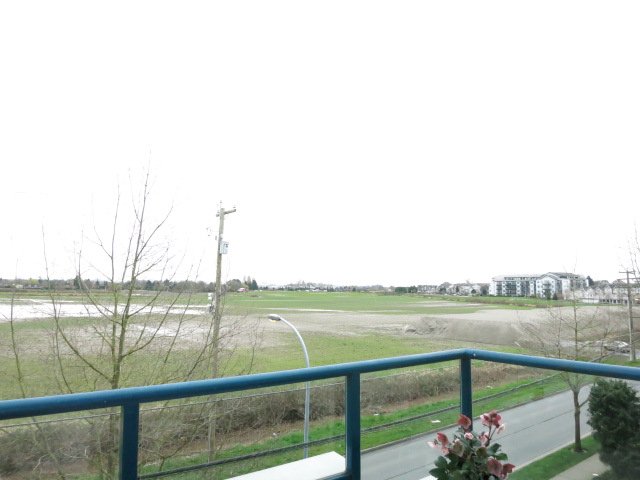 Main Photo: 322 5800 ANDREWS ROAD in Richmond: Steveston South Condo for sale : MLS®# R2044151