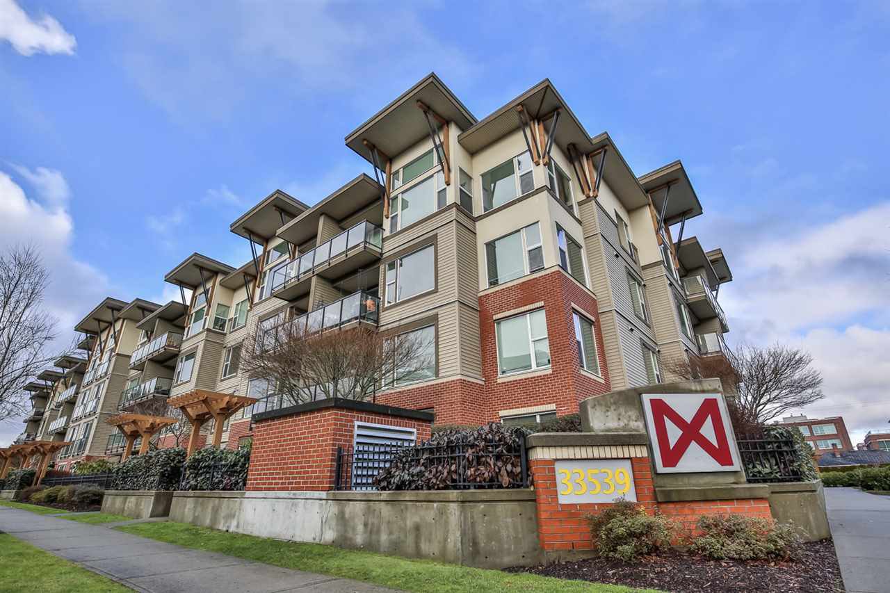 Main Photo: 411 33539 HOLLAND AVENUE in Abbotsford: Central Abbotsford Condo for sale : MLS®# R2440400